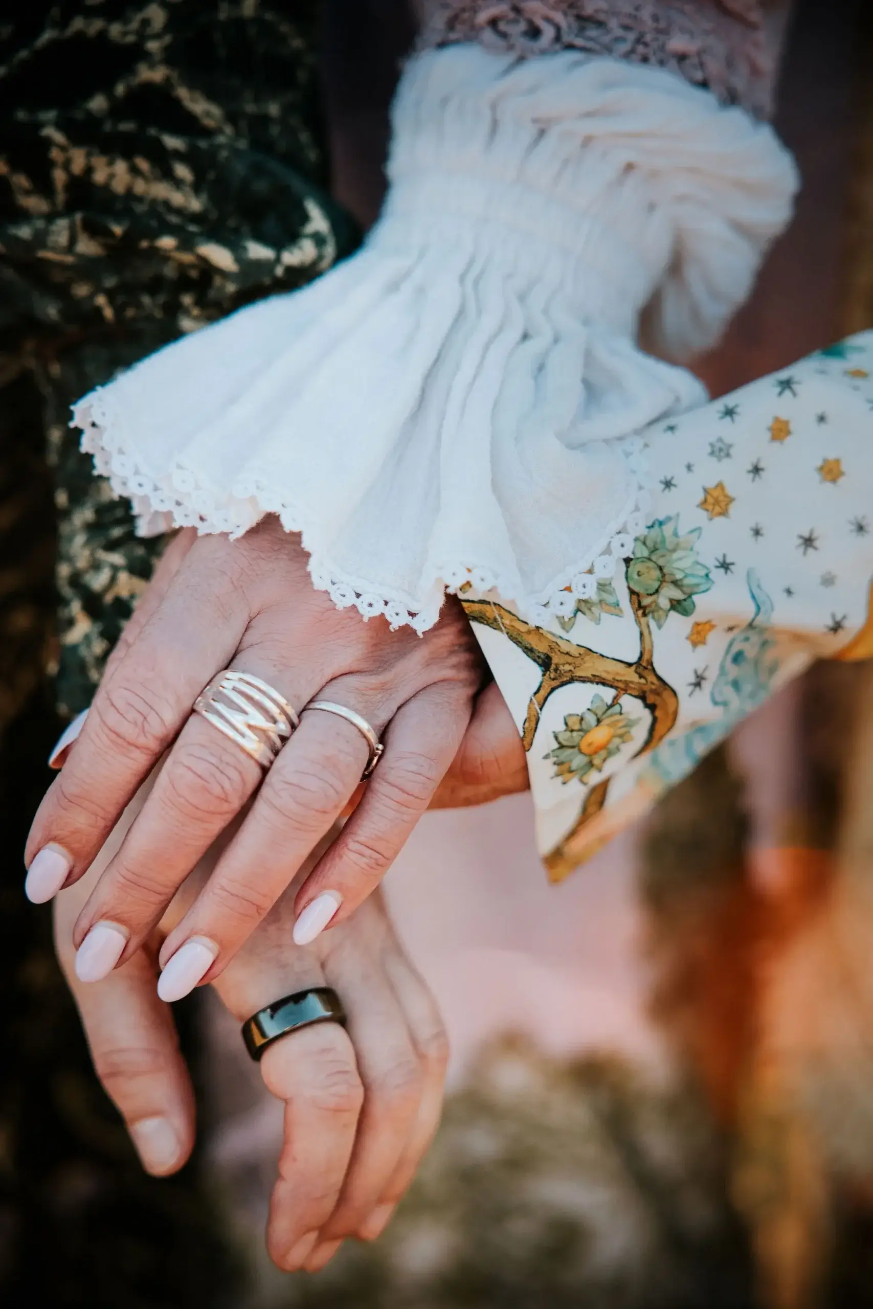 Traumacoach Almere, Paardencoach Hilversum, Huizen, Blaricum, Laren, Eemnes, Almere, Paardencoaching bij stress, Trauma sensitief schrijven, traumaverwerking, paardencoaching Almere, trauma verwerken, stress, rust, overprikkeld brein, terug naar jezelf, overprikkeld zenuwstelsel, inzicht, grenzen stellen, zelfliefde, handreiking, praktische oplossingen, mindfulness, schrijven, praktische tools.